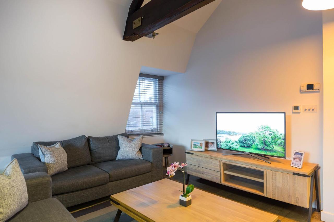 Urban Chic - Rathbone Apartment Лондон Екстериор снимка