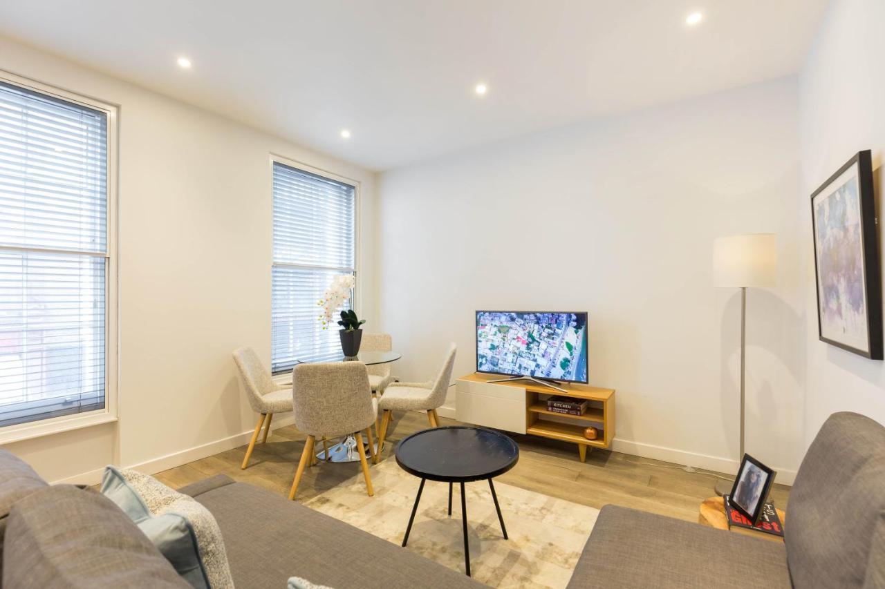 Urban Chic - Rathbone Apartment Лондон Екстериор снимка
