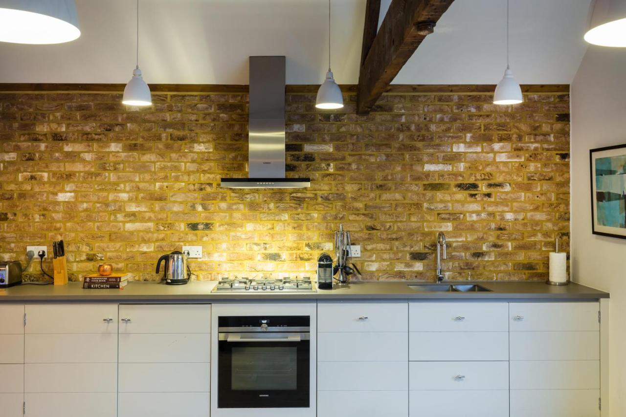Urban Chic - Rathbone Apartment Лондон Екстериор снимка