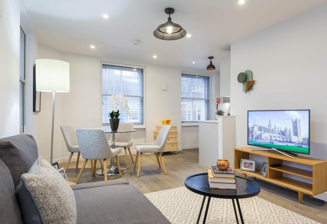 Urban Chic - Rathbone Apartment Лондон Екстериор снимка
