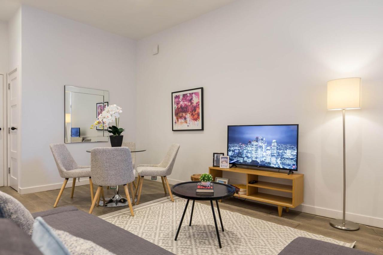 Urban Chic - Rathbone Apartment Лондон Екстериор снимка
