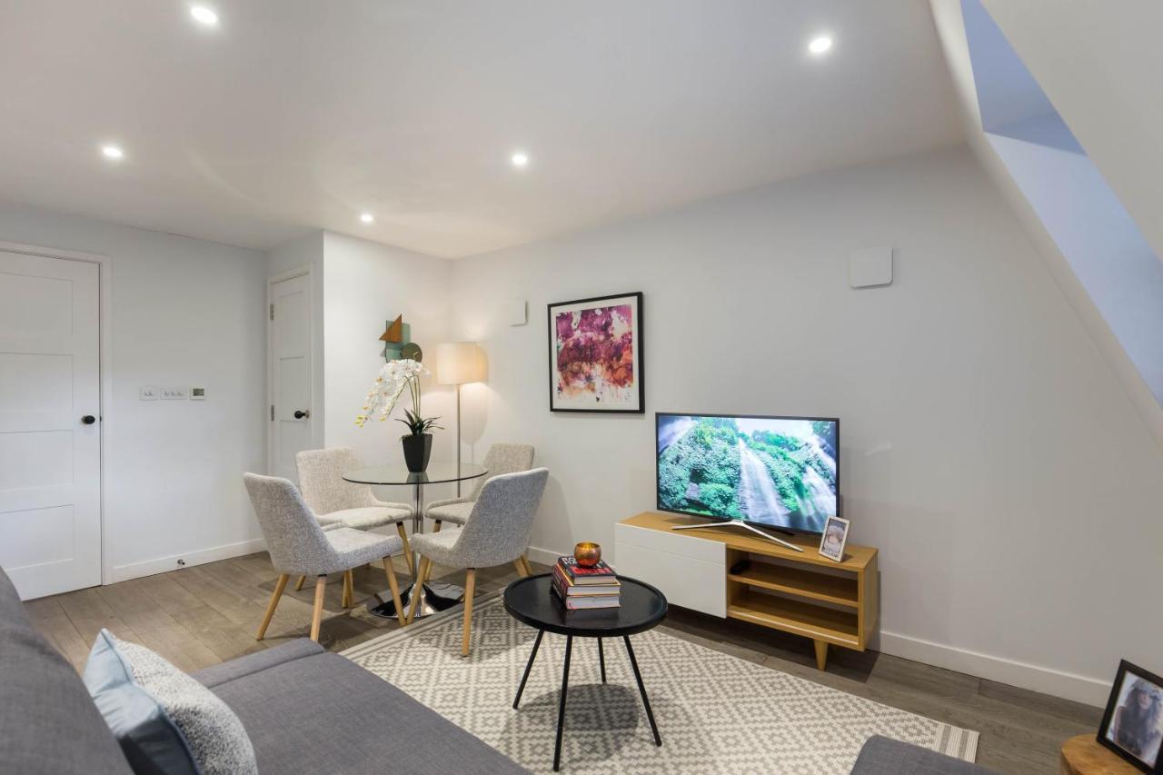 Urban Chic - Rathbone Apartment Лондон Екстериор снимка