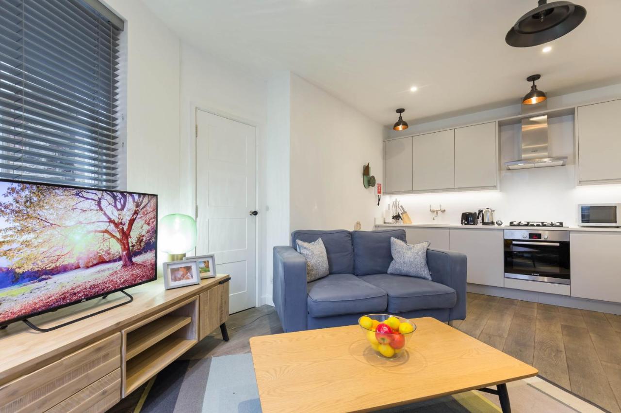 Urban Chic - Rathbone Apartment Лондон Екстериор снимка