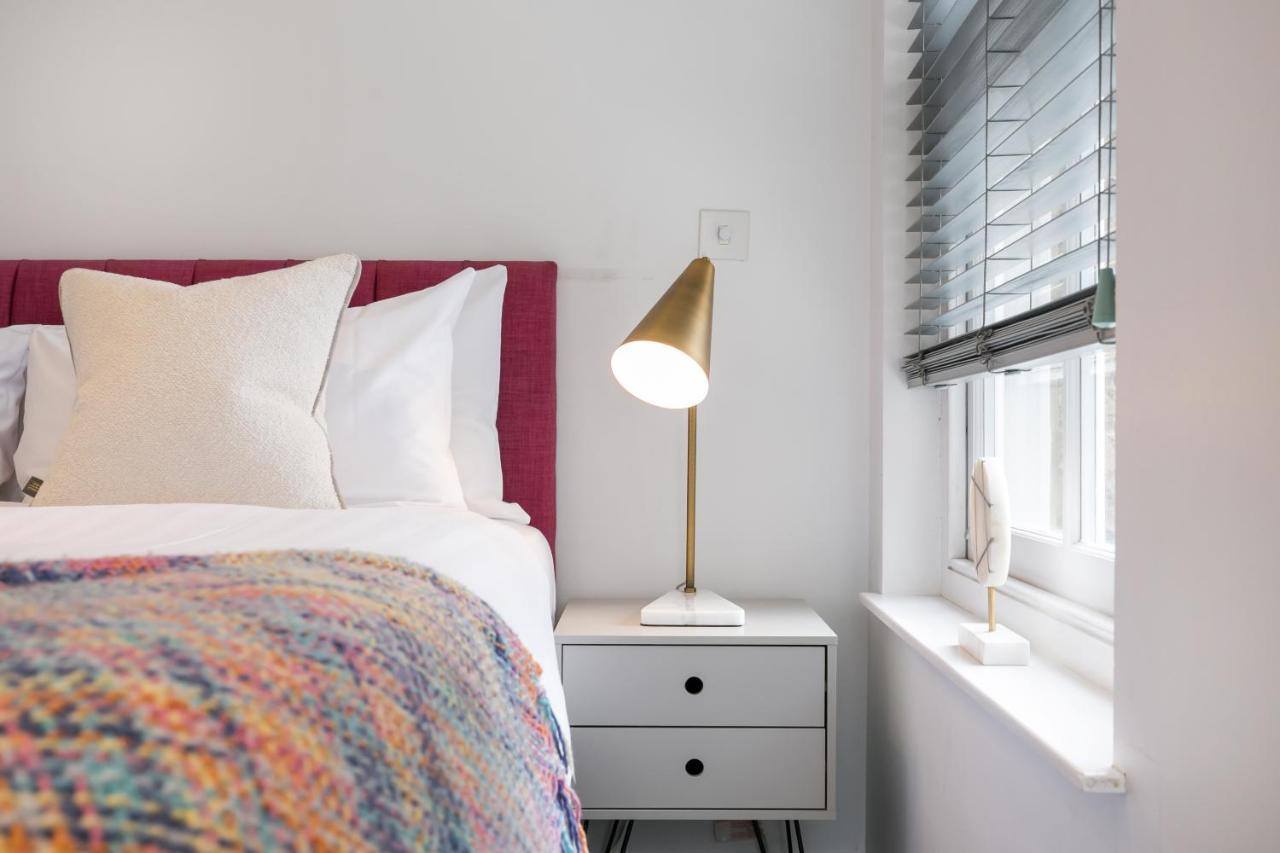 Urban Chic - Rathbone Apartment Лондон Екстериор снимка