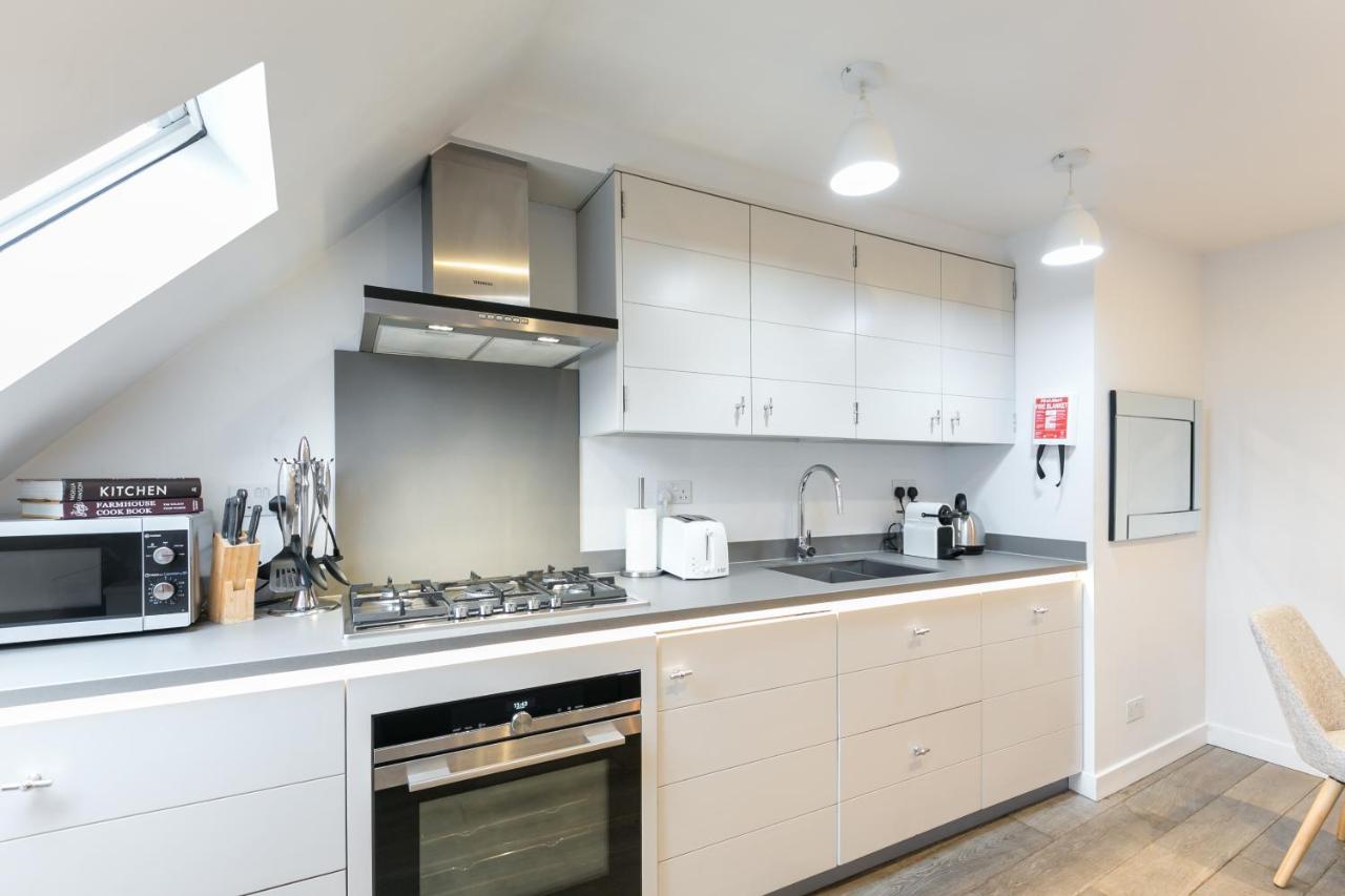 Urban Chic - Rathbone Apartment Лондон Екстериор снимка