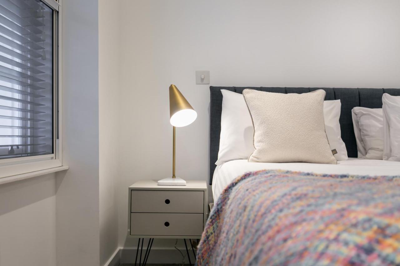 Urban Chic - Rathbone Apartment Лондон Екстериор снимка