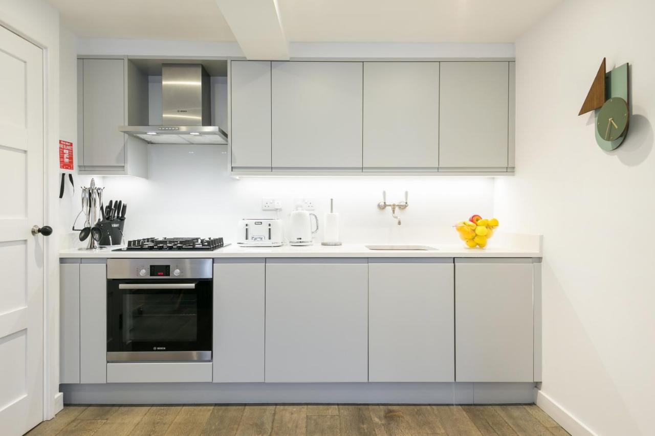 Urban Chic - Rathbone Apartment Лондон Екстериор снимка