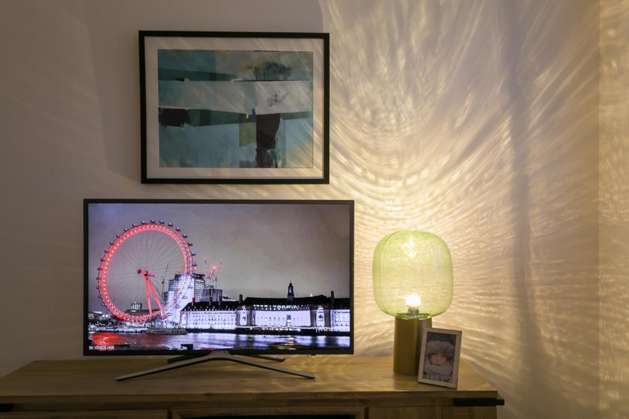 Urban Chic - Rathbone Apartment Лондон Екстериор снимка