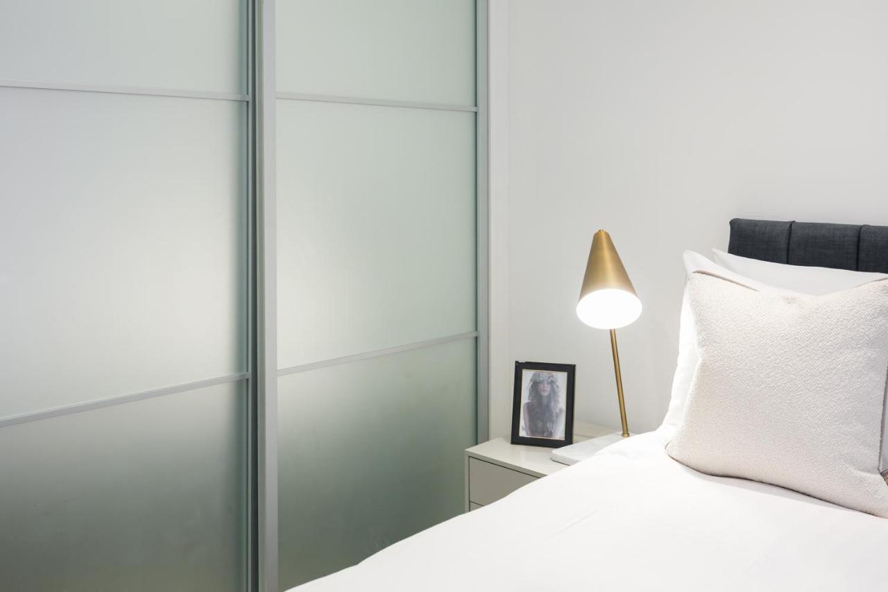 Urban Chic - Rathbone Apartment Лондон Екстериор снимка